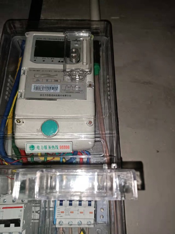 城市守夜人 直擊石家莊夜班搶修電工與網絡布線安裝現場
